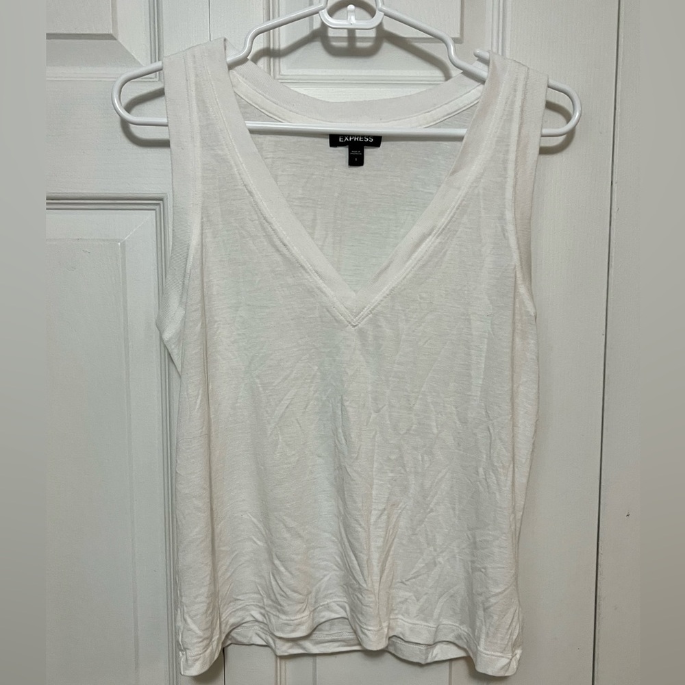 Express V Neck Tank | Size S